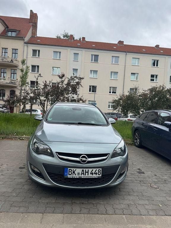 Grau Gebraucht 2013 Opel Astra Active Kombi | 5.200 € (Guter Preis) - Bild 1/2
