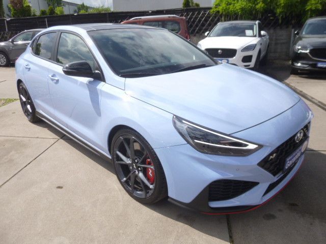 Performance blue / sol Gebraucht 2023 Hyundai i30 Limousine | 31.300 € (Etwas zu teuer) - Bild 1/4