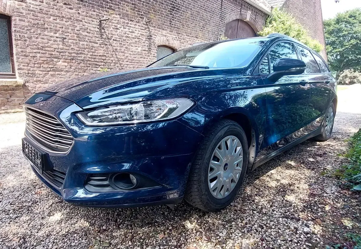 Gebraucht Ford Mondeo 125 PS (91 kW) 2016 Blau Kombi