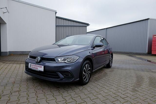 Grau Gebraucht 2024 VW Polo Life Kleinwagen | 18.998 € (Fairer Preis) - Bild 1/2