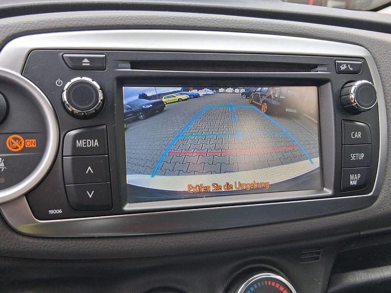 Weiß Gebraucht 2012 Toyota Yaris Life Limousine | 6.500 € (Fairer Preis) - Bild 1/4