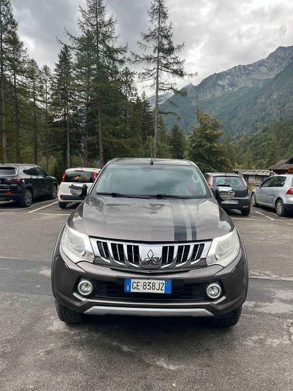 Grau Gebraucht 2016 Mitsubishi L200 Abholung | 9.900 € - Bild 1/4