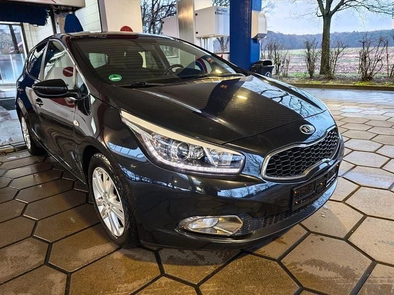 Gebraucht Kia Ceed FIFA World Cup Edition 99 PS (72 kW) 2014 Schwarz Kleinwagen