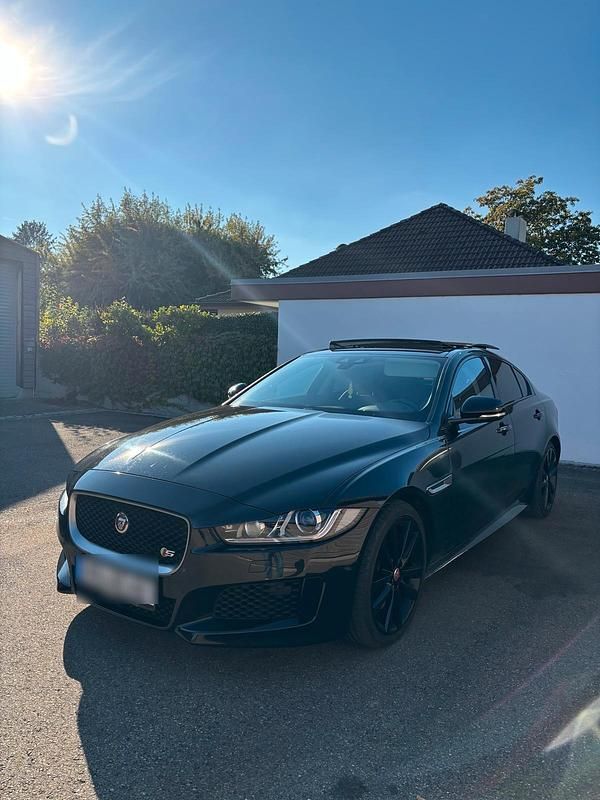 Schwarz Gebraucht 2017 Jaguar XE S Limousine | 22.999 € (Superpreis) - Bild 1/4