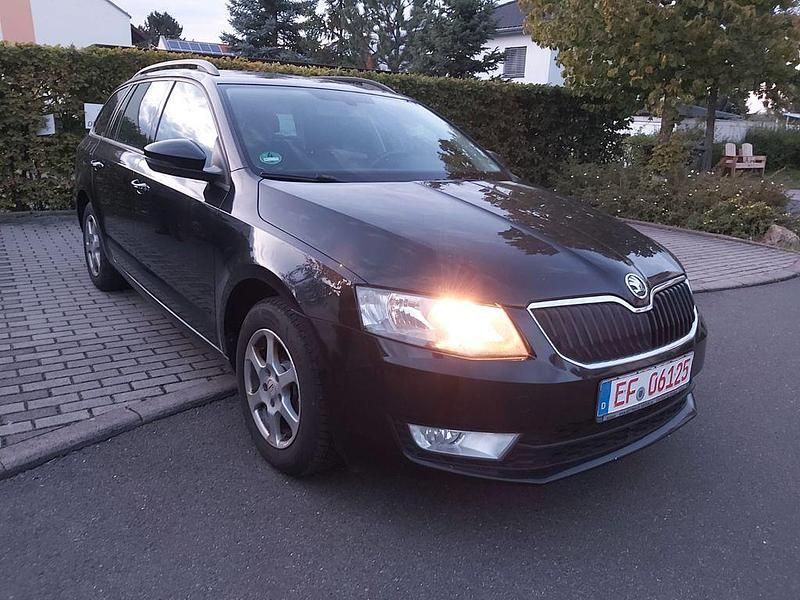 Schwarz Gebraucht 2014 Skoda Octavia Elegance Kombi | 4.790 € (Fairer Preis) - Bild 1/4