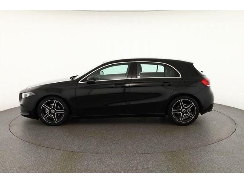 Gebraucht Mercedes A180 Progressive 136 PS (100 kW) 2019 Kosmosschwarz (metallic) Limousine