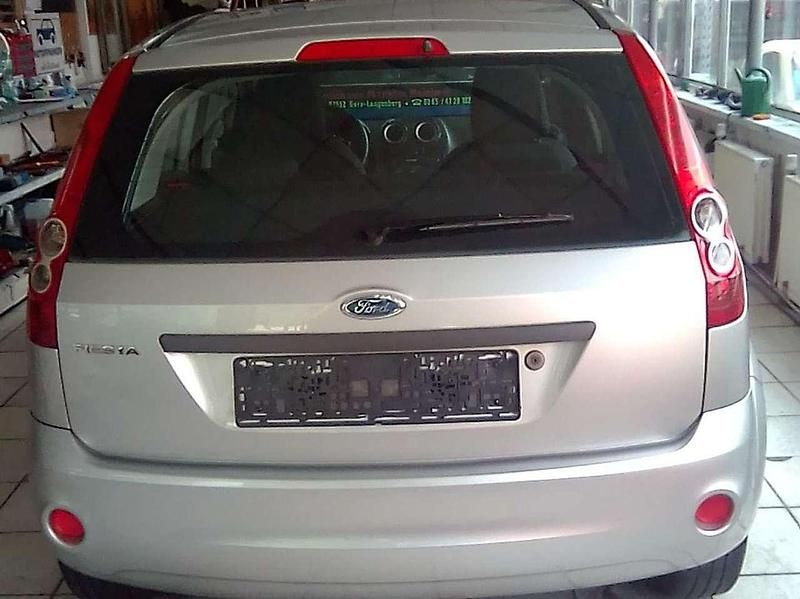 Gebraucht Ford Fiesta 80 PS (58 kW) 2006 Silber Kleinwagen