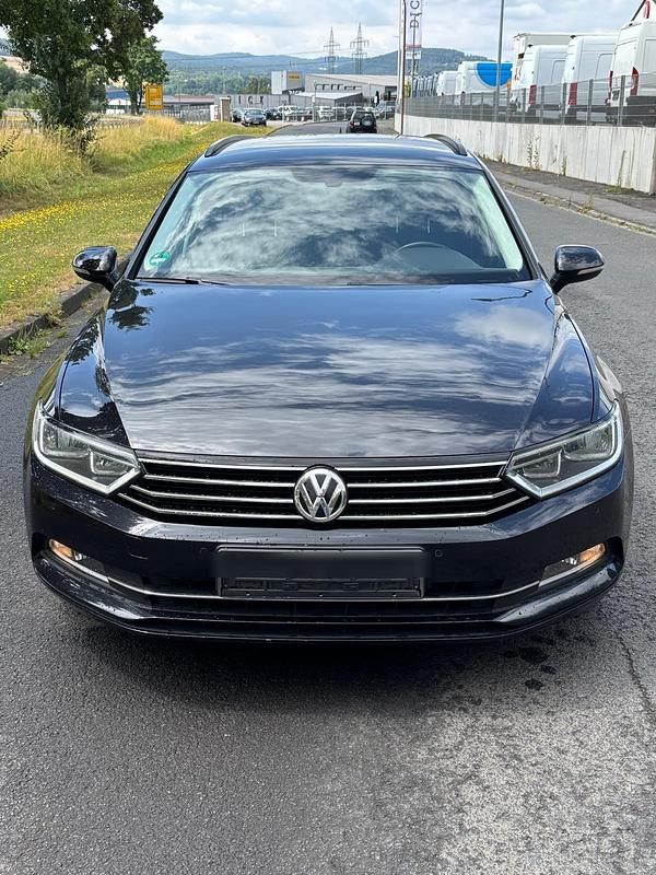 Schwarz Gebraucht 2016 VW Passat Kombi | 12.350 € (Guter Preis) - Bild 1/4