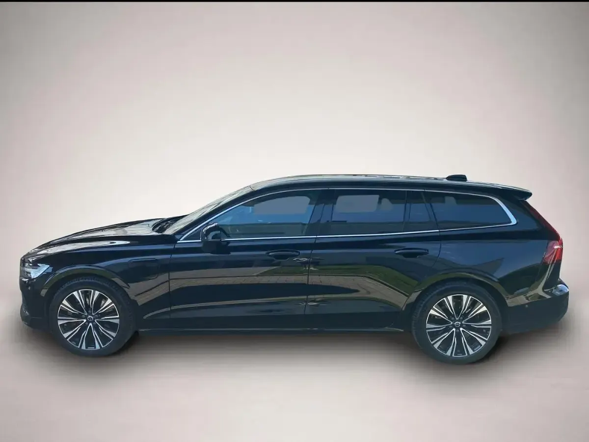 Gebraucht Volvo V60 Plus 455 PS (334 kW) 2024 Manufacturer Kombi