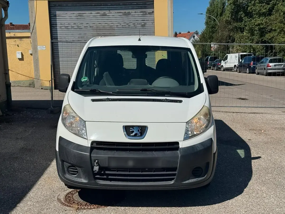 Gebraucht Peugeot Expert 120 PS (88 kW) 2011 Weiß Van