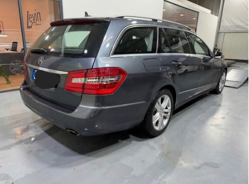 Gebraucht Mercedes E350 265 PS (194 kW) 2011 Grau Kombi