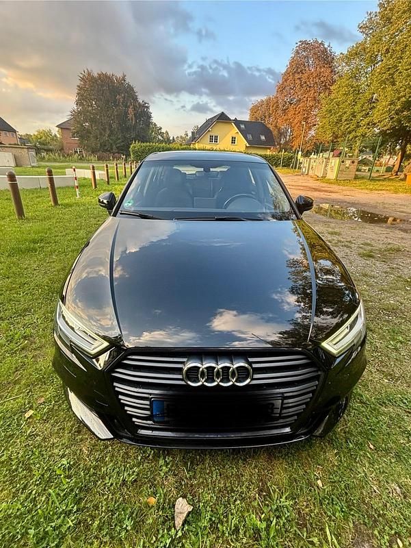 Schwarz Gebraucht 2019 Audi A3 Sportback S-Line Limousine | 13.200 € (Guter Preis) - Bild 1/4