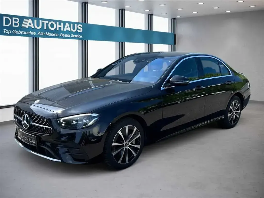 Gebraucht Mercedes E300 AMG line 306 PS (225 kW) 2022 Limousine