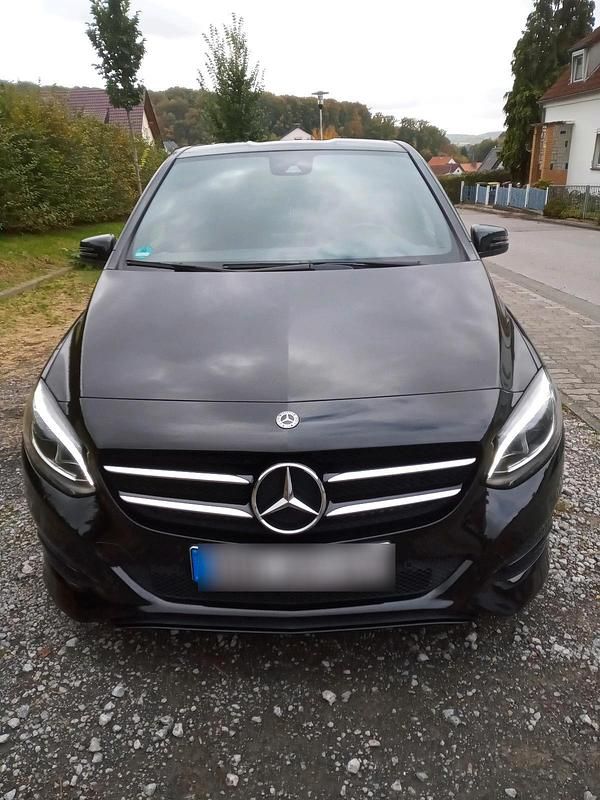 Schwarz Gebraucht 2018 Mercedes B200 Business Van / Kleinbus | 18.300 € (Etwas zu teuer) - Bild 1/4