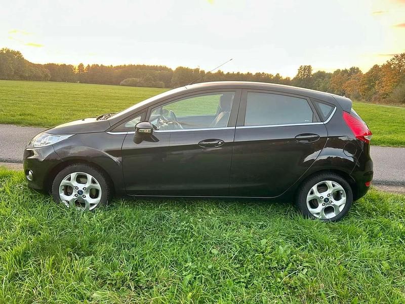 Gebraucht Ford Fiesta Titanium 82 PS (60 kW) 2009 Schwarz Kleinwagen