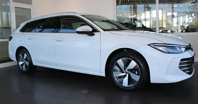 Gebraucht VW Passat Business 150 PS (110 kW) 2024 Weiß (pure white) Kombi