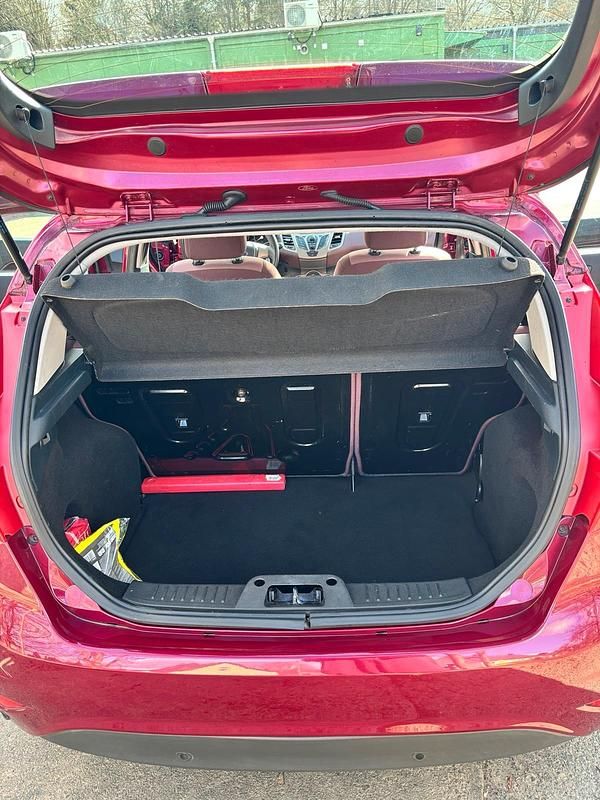 Gebraucht Ford Fiesta 82 PS (60 kW) 2009 Rot Kleinwagen