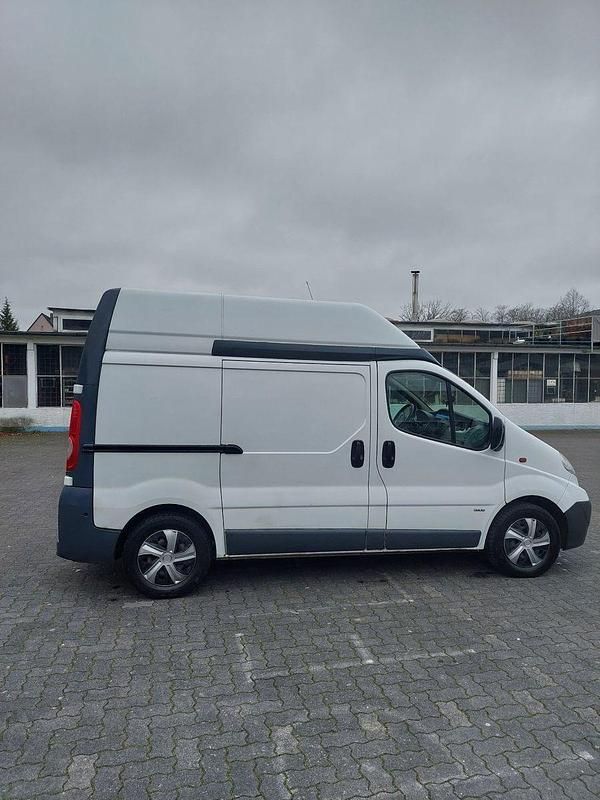 Gebraucht Opel Vivaro 114 PS (83 kW) 2012 Weiß Van / Kleinbus