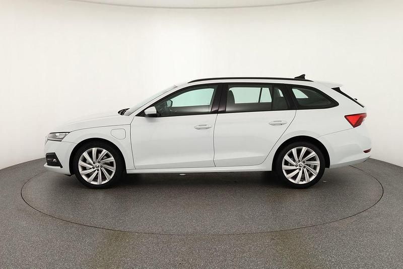 Gebraucht Skoda Octavia 204 PS (150 kW) 2022 Weiß Kombi