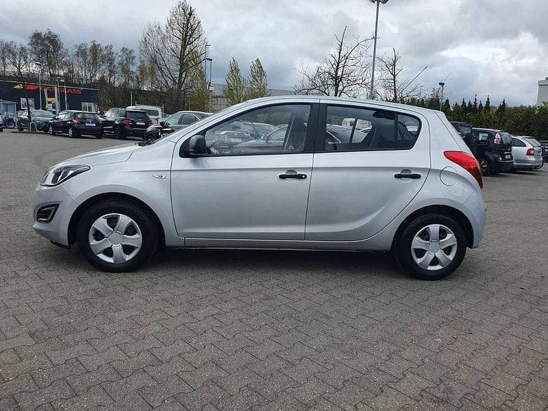 Gebraucht Hyundai i20 Edition 86 PS (63 kW) 2014 Silber Kleinwagen