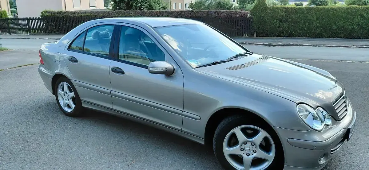 Gebraucht Mercedes C180 Classic 143 PS (105 kW) 2006 Gold Limousine