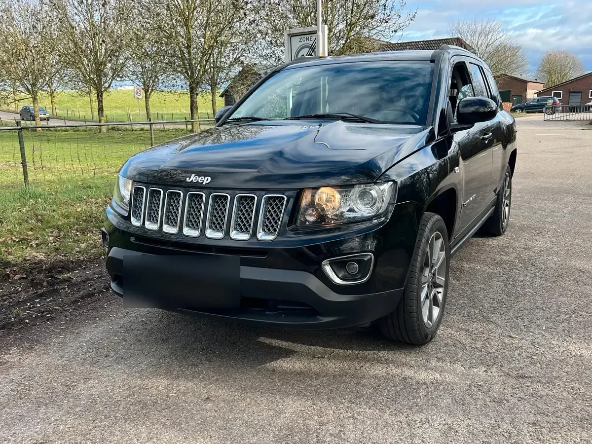 Gebraucht Jeep Compass Limited 170 PS (125 kW) 2016 Schwarz SUV