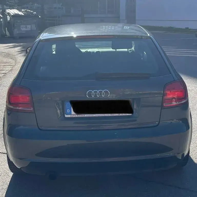 Gebraucht Audi A3 Ambiente 105 PS (77 kW) 2011 Grau Kleinwagen