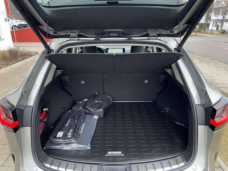 Neu Lexus NX350h Business Edition 200 PS (147 kW) 2025 Titaniumsilber metallic SUV