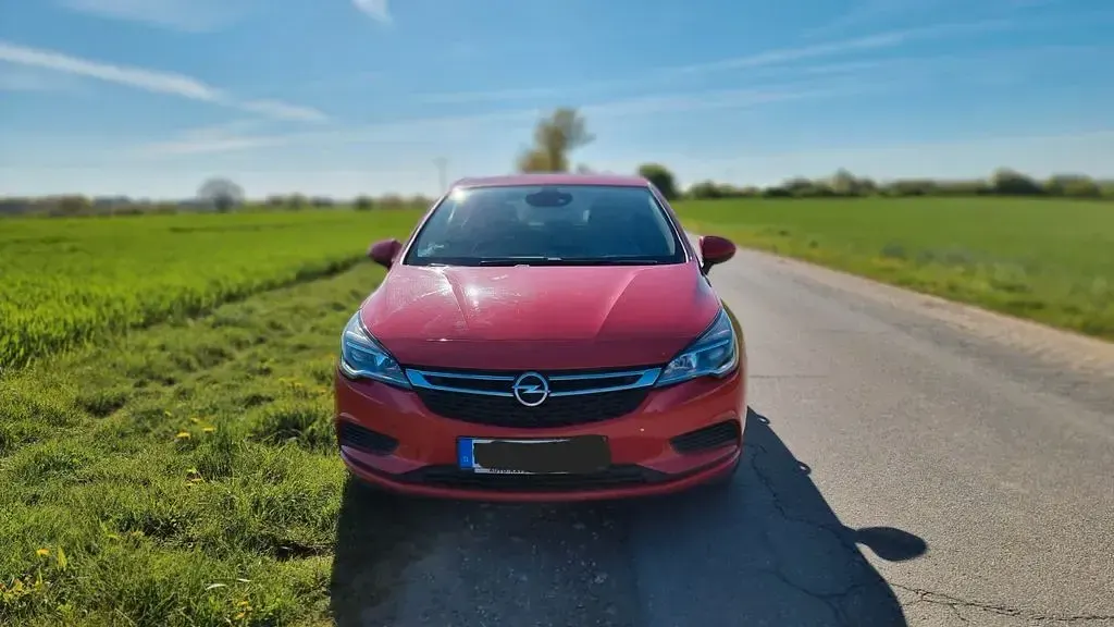 Second-hand Opel Astra 105 CP (77 kW) 2017 Roșu Berlinǎ