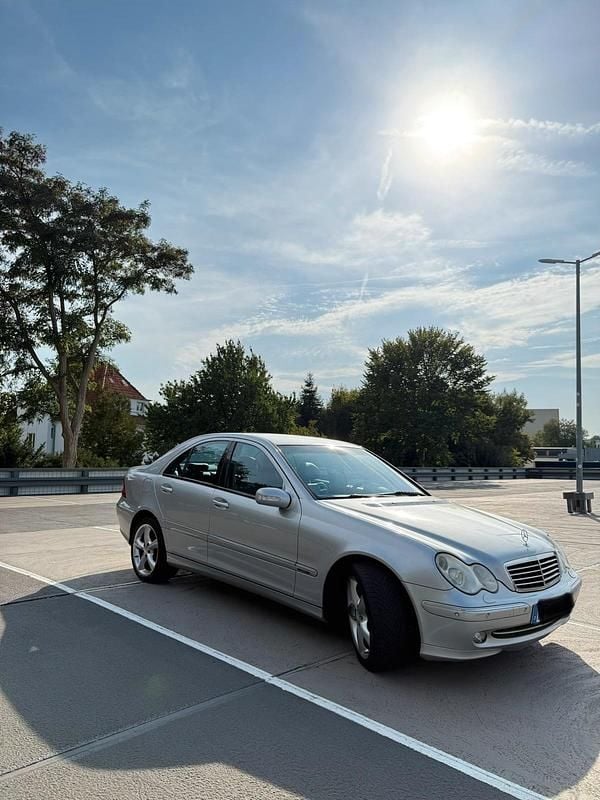 Grau Gebraucht 2004 Mercedes C270 Limousine | 2.900 € (Superpreis) - Bild 1/4