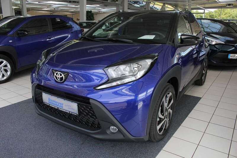 Juniper blue metallic Neu 2024 Toyota Aygo Team Kleinwagen | 17.490 € - Bild 1/4