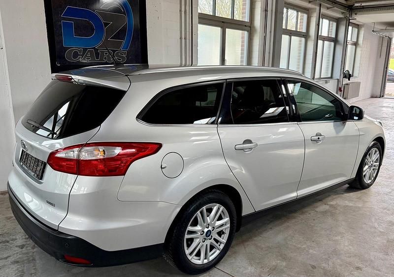 Gebraucht Ford Focus Titanium 125 PS (91 kW) 2013 Silber Kombi