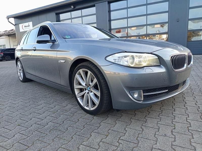 Grau Gebraucht 2012 BMW 535 Sport Line Kombi | 10.900 € (Guter Preis) - Bild 1/4