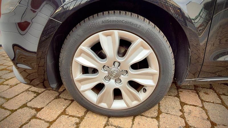 Second-hand Audi A1 Attraction 90 CP (66 kW) 2012 Negru Hatchback