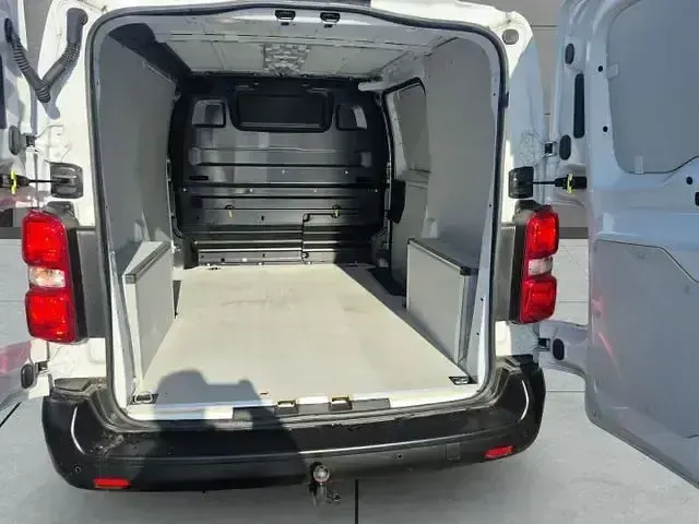Käytetty Citroën Jumpy 120 HP (88 kW) 2024 Valkoinen Tila-auto