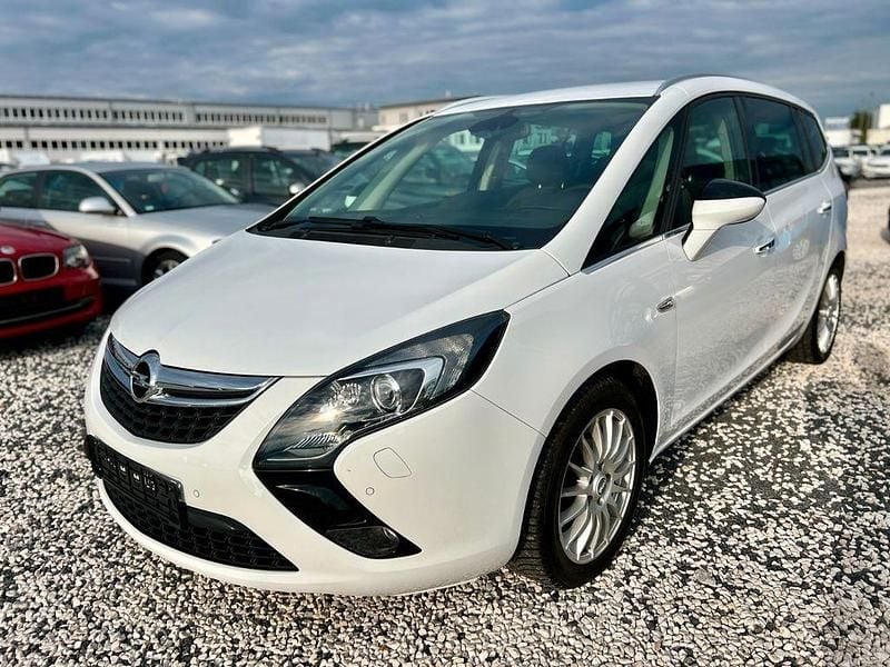 Weiß Gebraucht 2012 Opel Zafira Tourer Innovation Van / Kleinbus | 6.250 € (Fairer Preis) - Bild 1/4