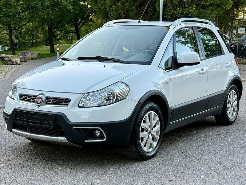 Weiß Gebraucht 2009 Fiat Sedici Emotion SUV | 3.480 € (Fairer Preis) - Bild 1/4