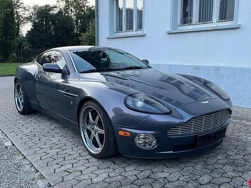 Silber Gebraucht 2003 Aston Martin Vanquish | 45.999 € - Bild 1/4