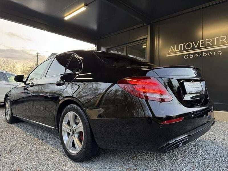 Gebraucht Mercedes E220 194 PS (142 kW) 2017 Schwarz metallic Limousine