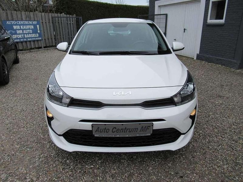 Gebraucht Kia Rio 83 PS (61 kW) 2022 Weiß Limousine