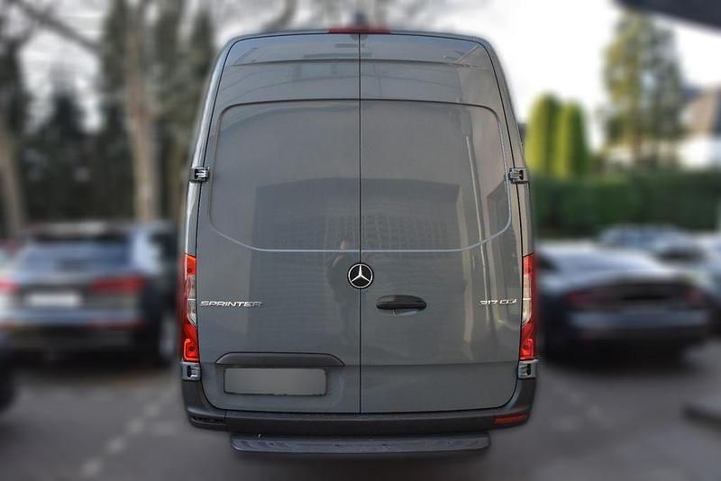Gebraucht Mercedes Sprinter 170 PS (125 kW) 2023 Grau Van