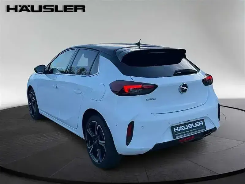 Używany Opel Corsa Ultimate 131 KM (96 kW) 2023 Biały Hatchback