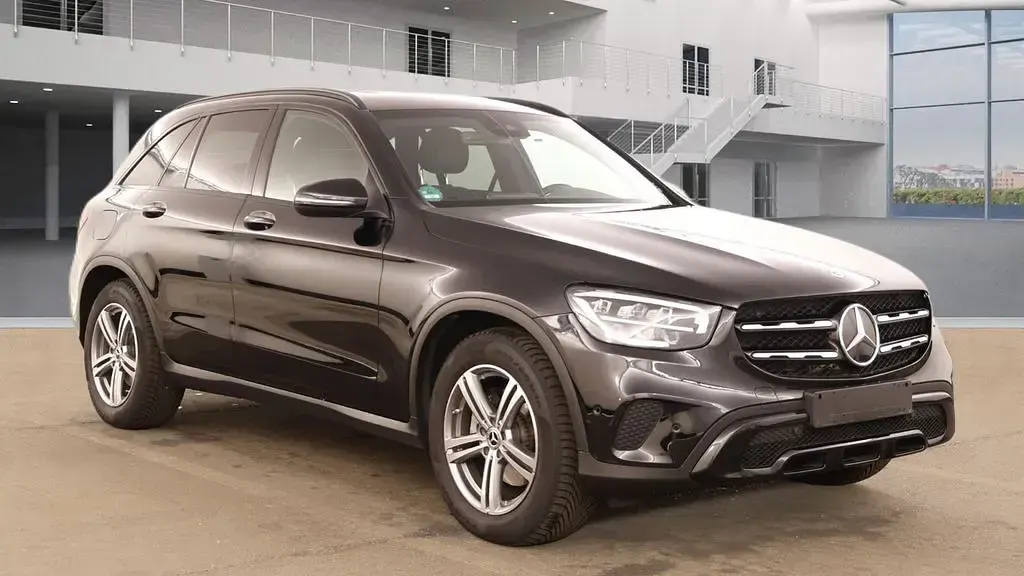 Gebraucht Mercedes GLC220 Night 194 PS (142 kW) 2022 Schwarz/baltic black SUV