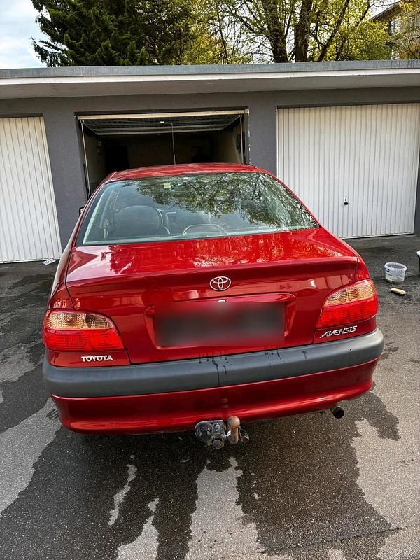 Gebraucht Toyota Avensis 2001 Rot Limousine