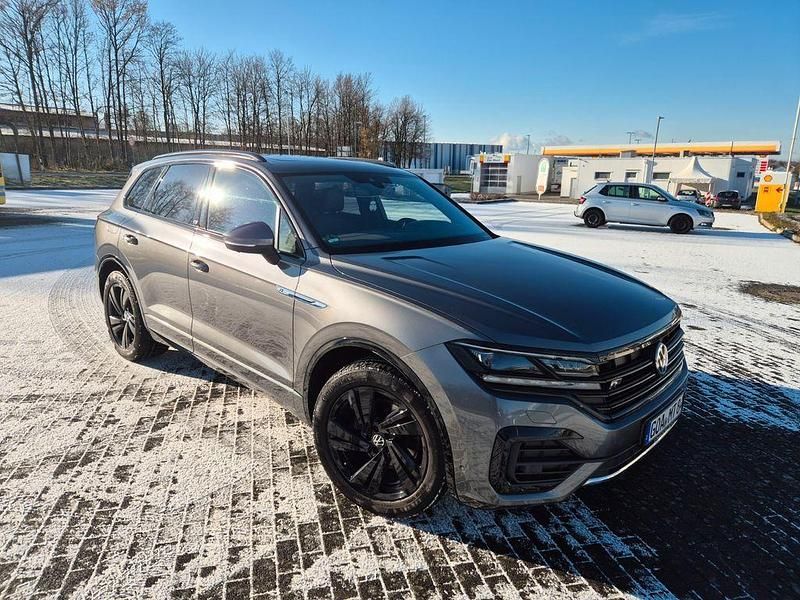 Grau Gebraucht 2020 VW Touareg R-line SUV | 43.800 € (Fairer Preis) - Bild 1/4