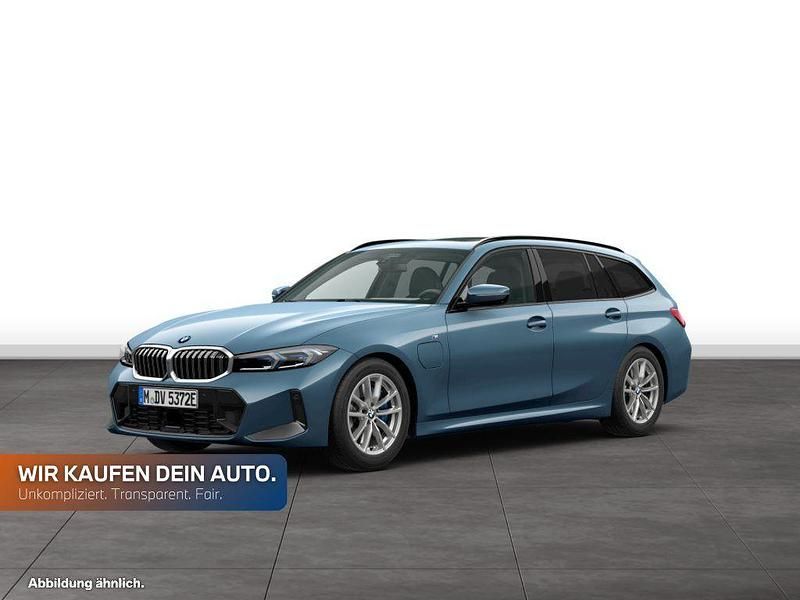 Gebraucht BMW 330e Comfort Edition 292 PS (214 kW) 2025 Arctic race blue metallic Kombi