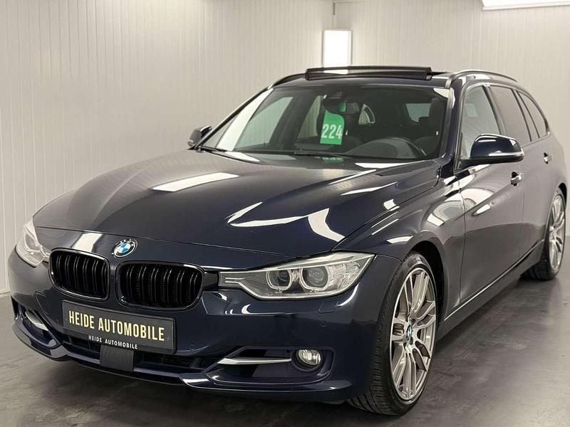 Blau Gebraucht 2015 BMW 330 Sport Line Kombi | 13.990 € (Guter Preis) - Bild 1/4