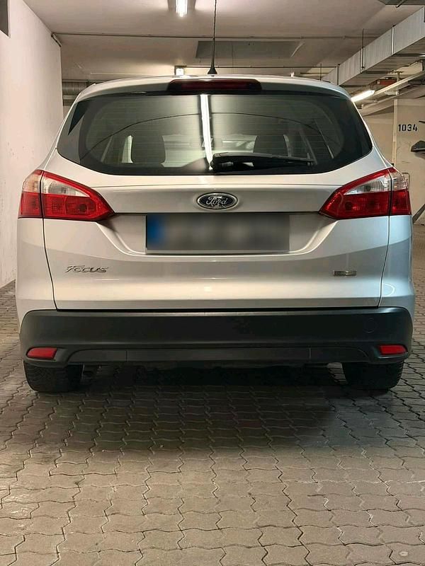 Usata Ford Focus 105 CV (77 kW) 2015 Argento Station wagon