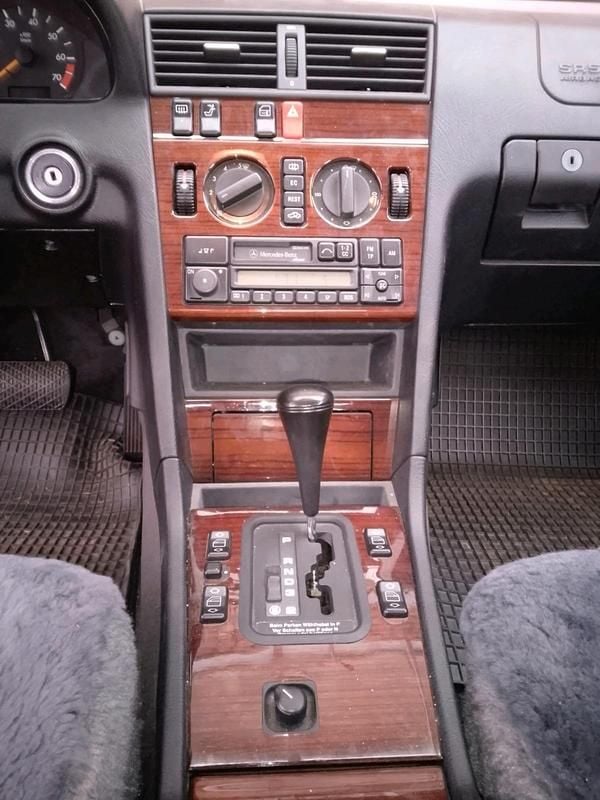 Silber Gebraucht 1994 Mercedes 190 Limousine | 5.000 € - Bild 1/4