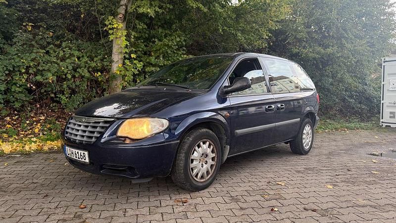 Blau Gebraucht 2006 Chrysler Voyager Van / Kleinbus | 2.899 € (Fairer Preis) - Bild 1/4